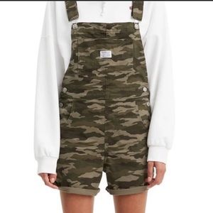 Levi camo short overalls